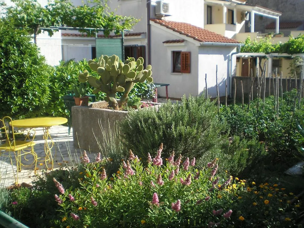 Rooms Ester Cres 3*,  Kroatien